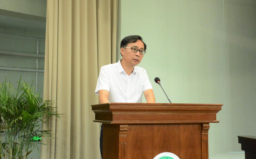关山院长主持会议 关山院长主持会议
